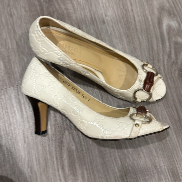 Vintage Gucci heels - Picture 2 of 2